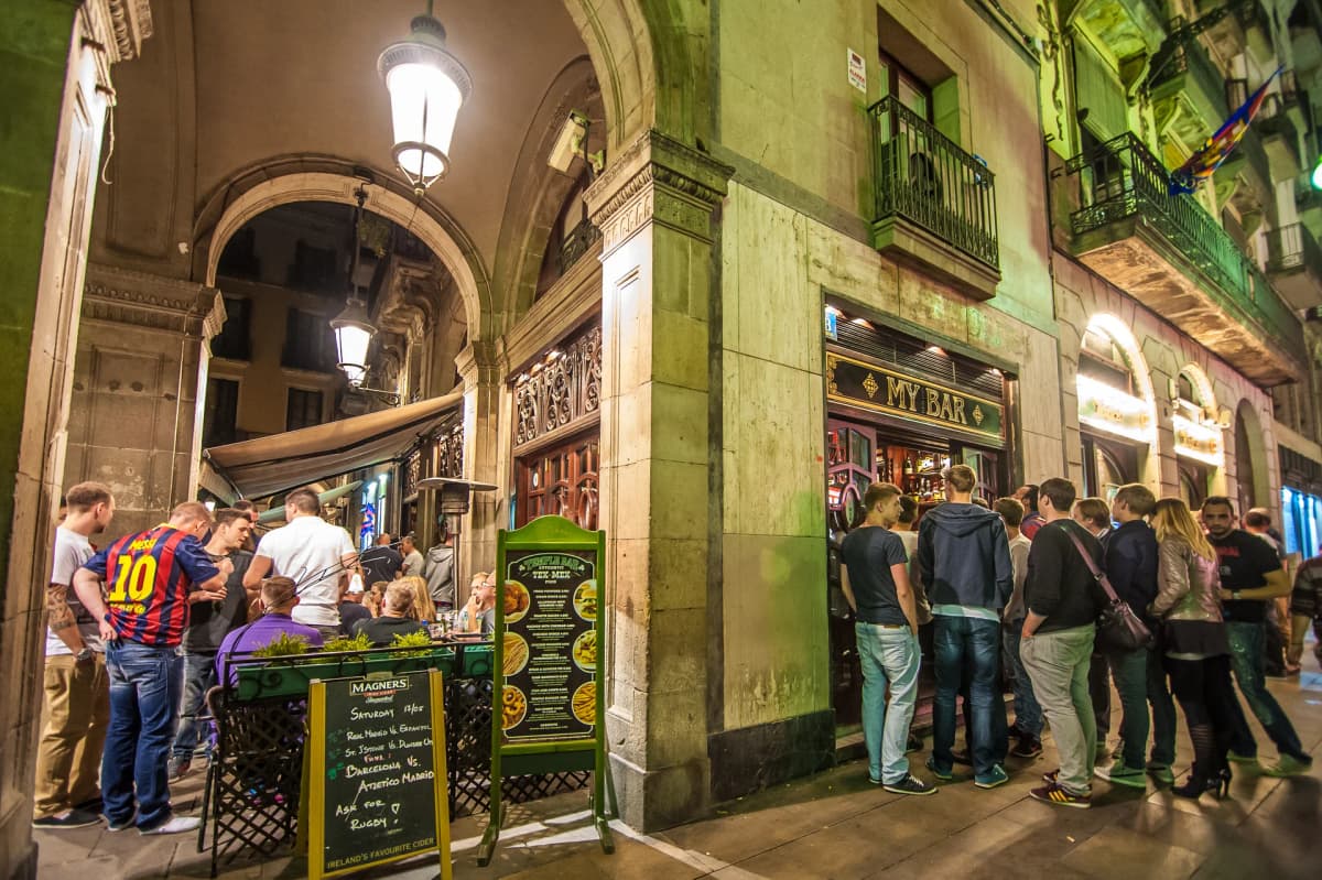 L'origen dels noms dels pubs: Un viatge per la simbologia, els rètols antics i les marques d'època